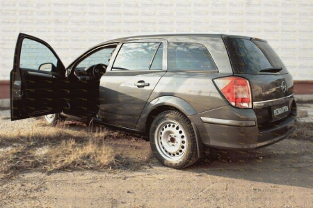 Opel-Astra (универсал) 2006—2012 -Накладки на внутренние пороги дверей-шагрень