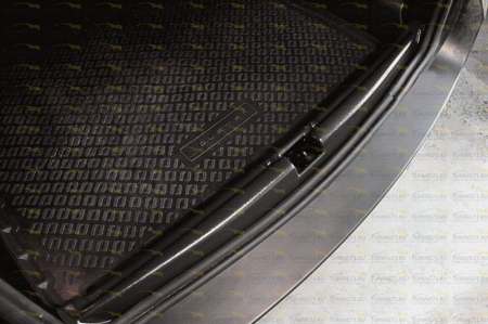 Renault-Duster 2015-н.в.-Накладка на порожек багажника без скотча-шагрень