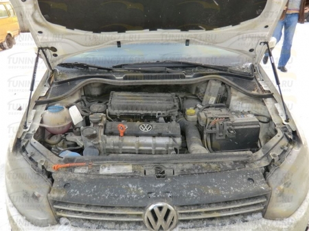 Газовые упоры капота Volkswagen Polo sedan 2009-