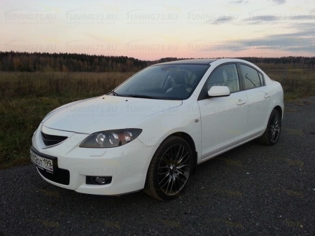 Mazda 3, седан 2004-2009 Решетка радиатора, "Сетка"