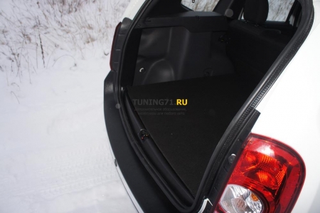 2011 -  Renault Duster Накл.на порожек (в проем баг.) МИ ABS пластик , с тиснением, матовое исполнениеНакладка на порожек в проем пятой двери 1 шт.