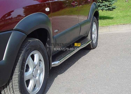 Hyundai Tucson 2004-2010г.в.-Пороги с листом фигурные d-43